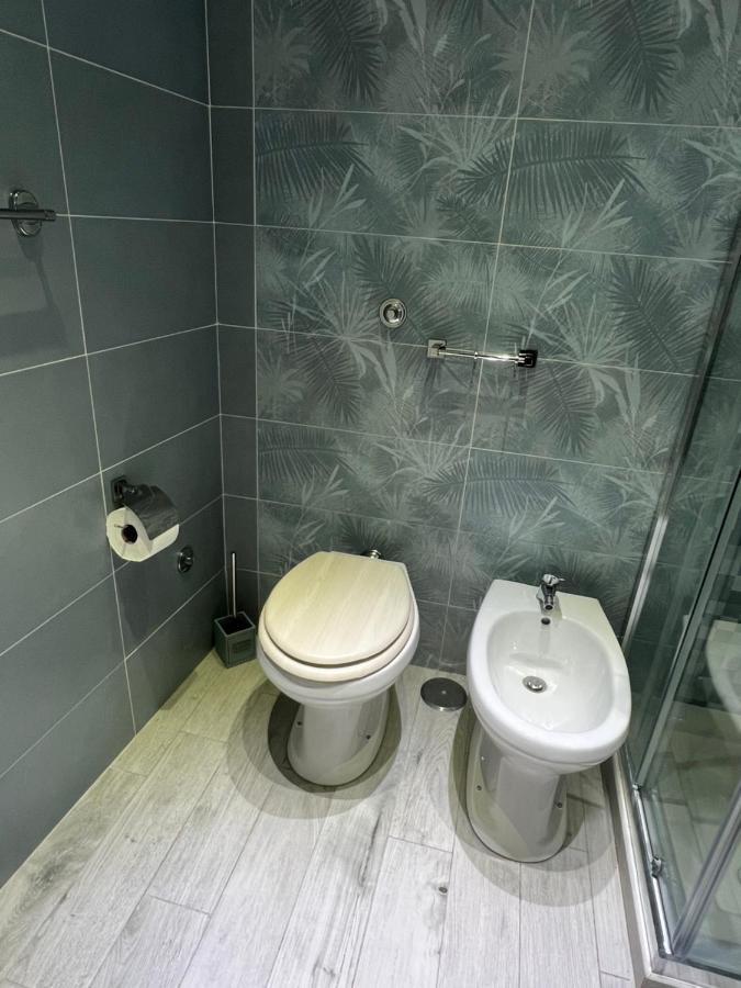 La Casa Di Raffaele Napoli Centro Bed & Breakfast Bagian luar foto