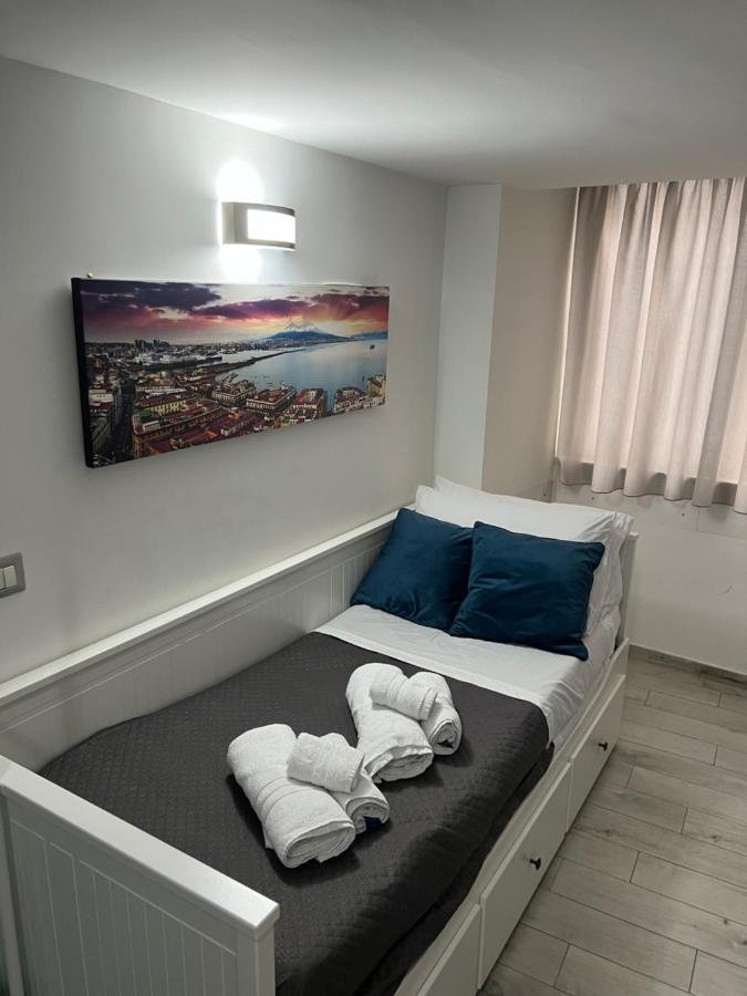 La Casa Di Raffaele Napoli Centro Bed & Breakfast Bagian luar foto
